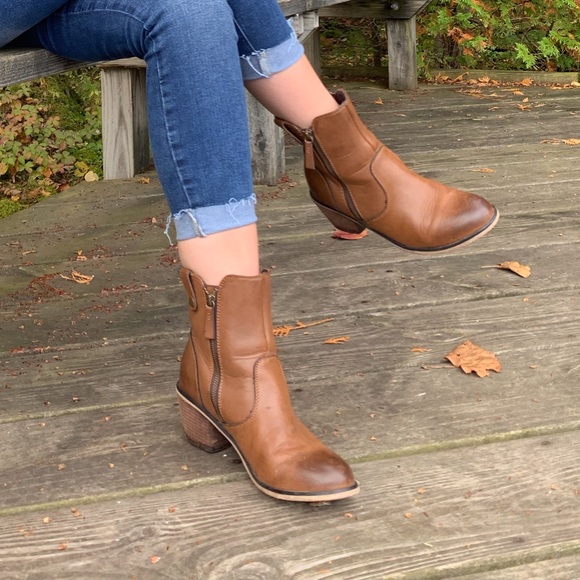 Zip up boots - Picture 1 of 2